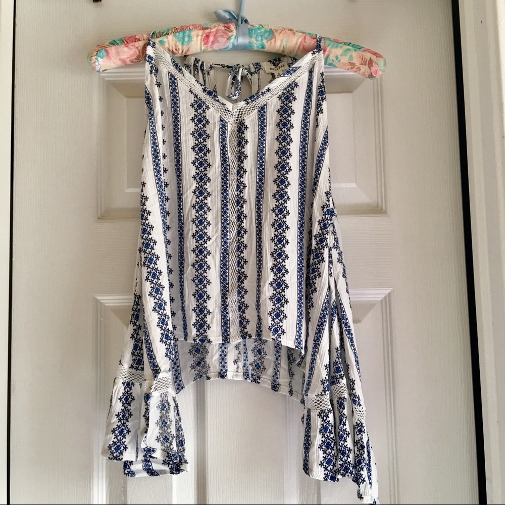 Adorable En Creme shark 🦈 bite top! 😉  SALE!!